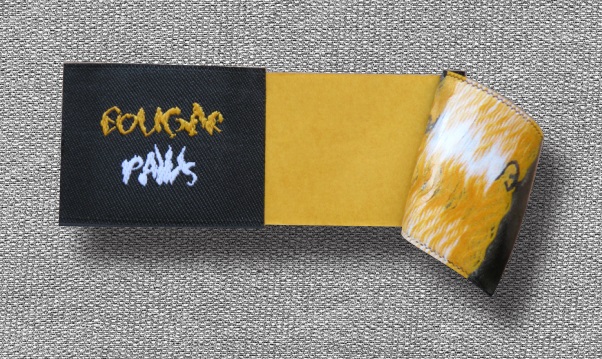 Etiquetas con adhesivo