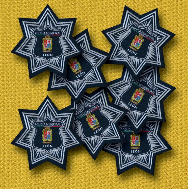 Parche textil micro bordado estrella